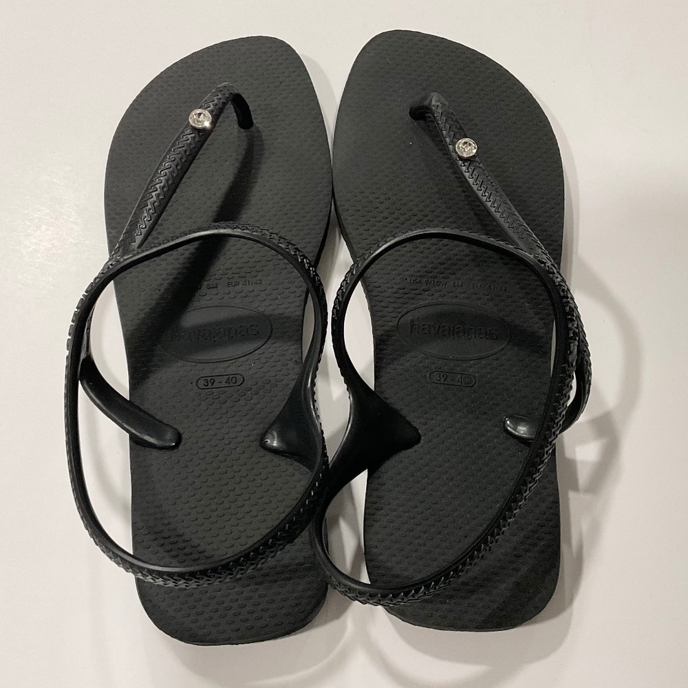 HAVAIANAS Black With Crystal Accent Size 9/10 LIKE NEW